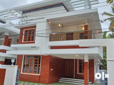 5BHK NEW INDEPENDENT BEAUTIFUL HOUSE READY TO OCCUPY NEAR PEROORKADA