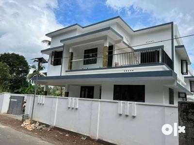 Aluva, Asokapuram,5 cent ,4 bed new house ,82 lakhs nego