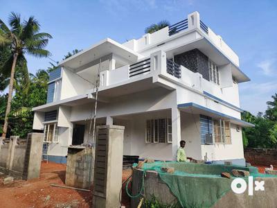 AN AMAZING NEW 3BED ROOM 1650SQ FT 5CENTS HOUSE IN OLARI,THRISSUR