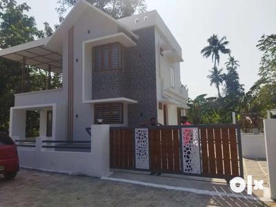 Kalady Cheranalloor 5.500 Cent 3 Bhk Attached 1450 Sgf. New House