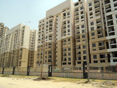 1465 sq ft 3 BHK 3T North facing Apartment for sale at Rs 57.00 lacs in Paras Seasons 12th floor in Sector 168, Noida