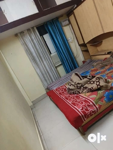 1 ROOM Available in 3 bhk flat