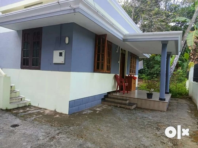 HOUSE FOR SALE,8 cent property,12 years old property,