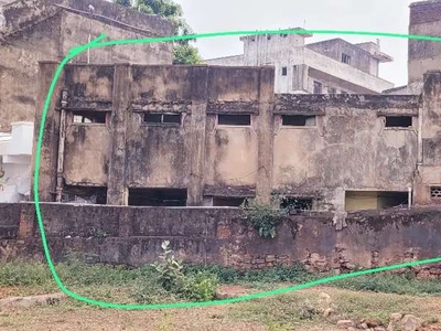 Old building if any one buy to construct and move 63 gajalu