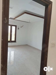 Ready to move semi furnished 3bhk luxury floor with parking & lift
