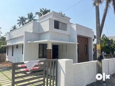 1000 Sqft villa/5 cent/2 bhk/ 40 lakh/ Poochinnipadam Thrissur