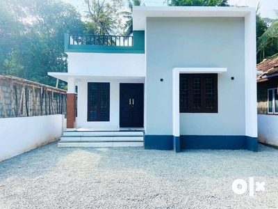 1000 Sqft villa/5.5 cent/3 BHK/ 35 lakh/ Poochinnipadam Thrissur