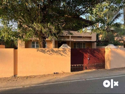 13 cents with old house for sale near Nairs Hospital