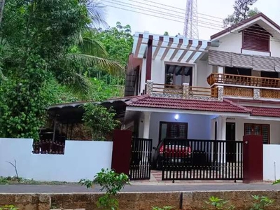 15 Cent Double storied house near Athirampuzha