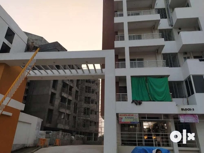 1bhk flat in good condition with two balconies and reserved parking