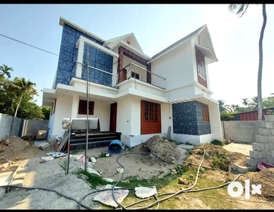 4 CENT 1650 SFT 4 BED ROOMS HOUSE IN NORTH PARAVUR TOWN near peruvaram