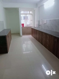4bhk flat for sale in good condition semi furnished prime location