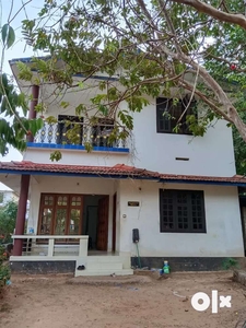 4BHK House with water well, and Main Raod, Courtyard,