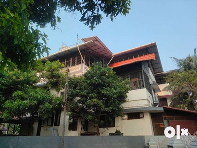 5 BHK House with 8.8 cents of land