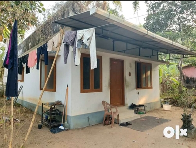 5 CENT 700 SQFT 2 BED ROOMS HOUSE IN NORTH PARAVUR near manakapady