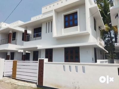 Aluva Alangad 3.800 Cent. 3 Bhk Attached 1400 Sgf. New House