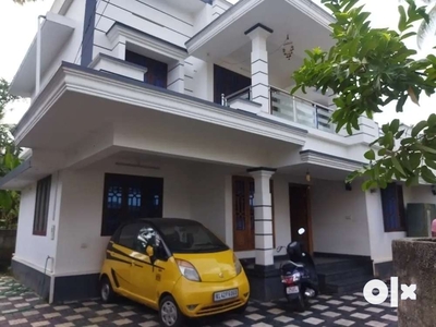 Aluva Muppathadam 7.500 Cent 5 Bhk Attached 2400 Sgf. House