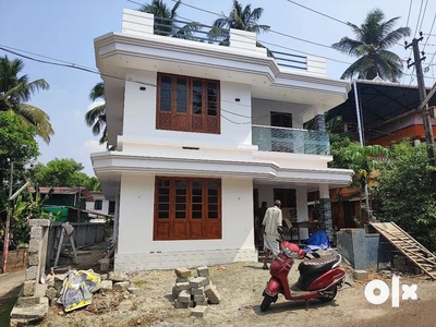 AN AMAZING NEW 4BED ROOM 1900SQ FT 5CENT HOUSE IN OLARI,THRISSUR