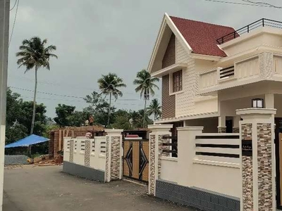 Chalakkudi muringoor 7 cent 2000 sqft new premium villa for sale