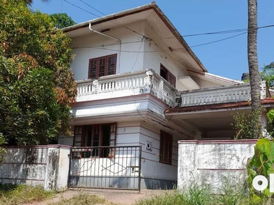 For immediate sale house on main Kannur- Tellicherry Highway