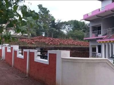 House with appartment in.G.G road mulleria kasragod