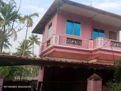 Kalamasery muppathadom 9 cent 3 bedroom old house