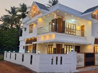 New House like Villa project at Mannuthy Thrissur 1 crore 15 lacks