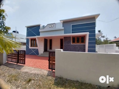 Paravoor Thattampady 3.500 Cent 2 BHK Attached 900 Sqft New House