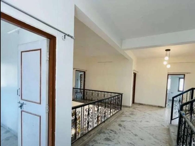 Sale for 6bhk House semi furnished main road se 50 meter distance
