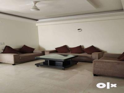 3 Bhk flat luxury available in Main road (