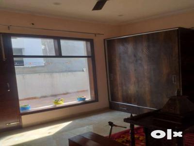 Newly renovated 3bhk 3 bath with servant room