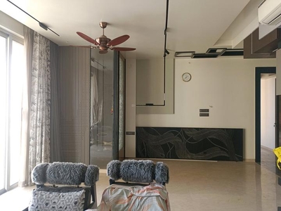 2200 Sqft 4 BHK Flat for sale in One Hiranandani Park