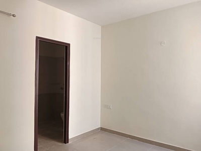 700 sq ft 2 BHK 2T Apartment for rent in Shree Vardhman Green Court at Sector 90, Gurgaon by Agent Royal properties