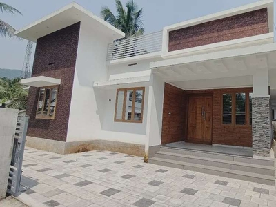 A STRIKING NEW 3BED ROOM 1000SQ FT 5CENTS HOUSE IN CHUVANNAMANNU, TSR