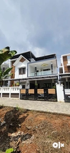Beautiful Semi furnished Villa in Good community (Pukkattupady)