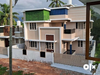 Varapuzha , Koonammavu,4 bed new house. 68 lakhs nego