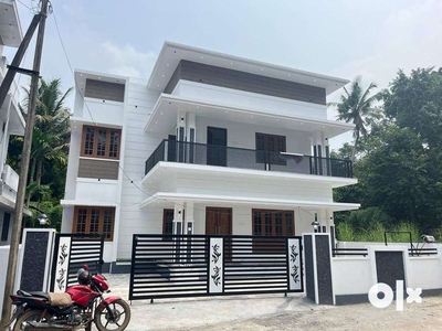 Villa 2200 Sqft/6cent/4 bhk/83 lakh/Mannuthy Thrissur