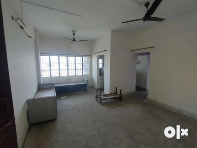 2bhk unfurnished flat for family/bachelors