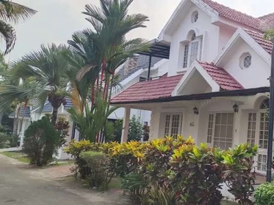 Posh area 4 bhk gated colony villa for rent tripunithura near by
