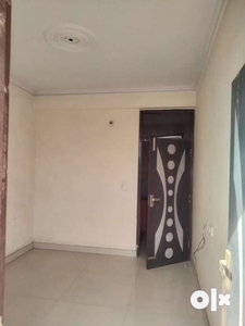2 bhk maintained flat with lift and car parking