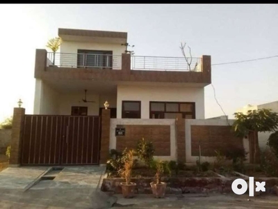 200 gaz 4bhk house 3-4 years old. Self constructed. Excellent material