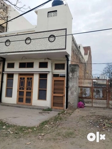 House on main Road , can be used residential and commercial