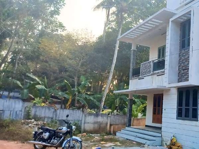 NEW HOUE FOR SALE AT VEMBAYAM