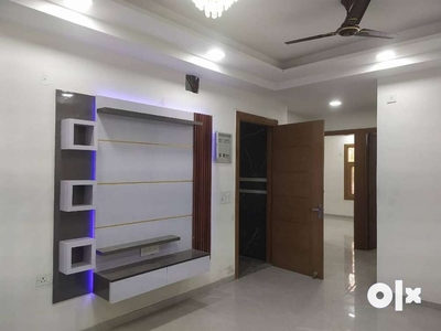 BIG SIZE 4 BHK STILL PARKING WITH LIFT