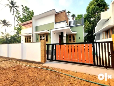 2 BED ROOMS 800 SQFT HOUSE IN ALUVA PARAVUR route thattampady