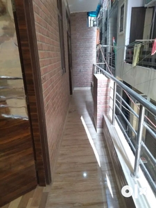 2 bhk affordable price spacious flat available in uttam nagar.