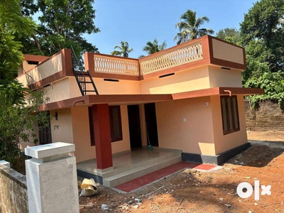 5.5 cent square plot with 900sqft 2bhk cncrt house,recently renovated