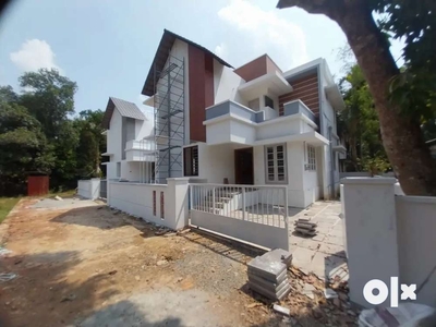 Aluva west Kadungalloor 4 cent 3 BHK Attached 1400 sqft New House.