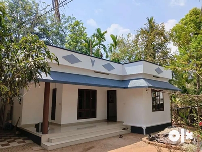 House in east marady 1km from MC road,