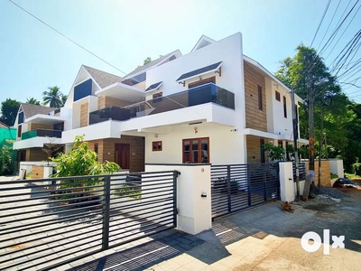 Pattom Kesavadasapuram near 7cent 3500sqft lexury brand new house